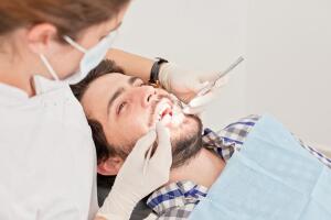Extraction des dents de sagesse chez votre dentiste à Javea